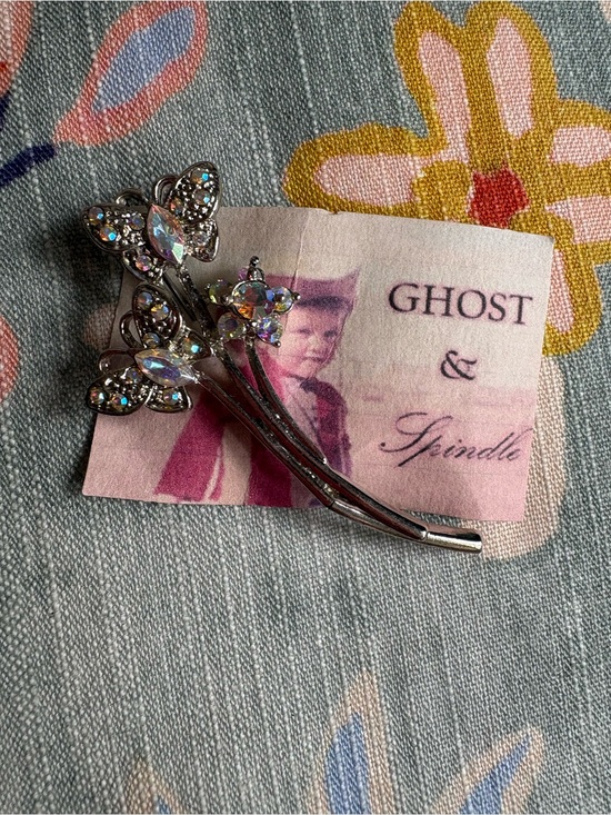 Vintage Jewelry - Y2K Aurora Rhinestone Butterfly Floral Brooch | Silver Tone